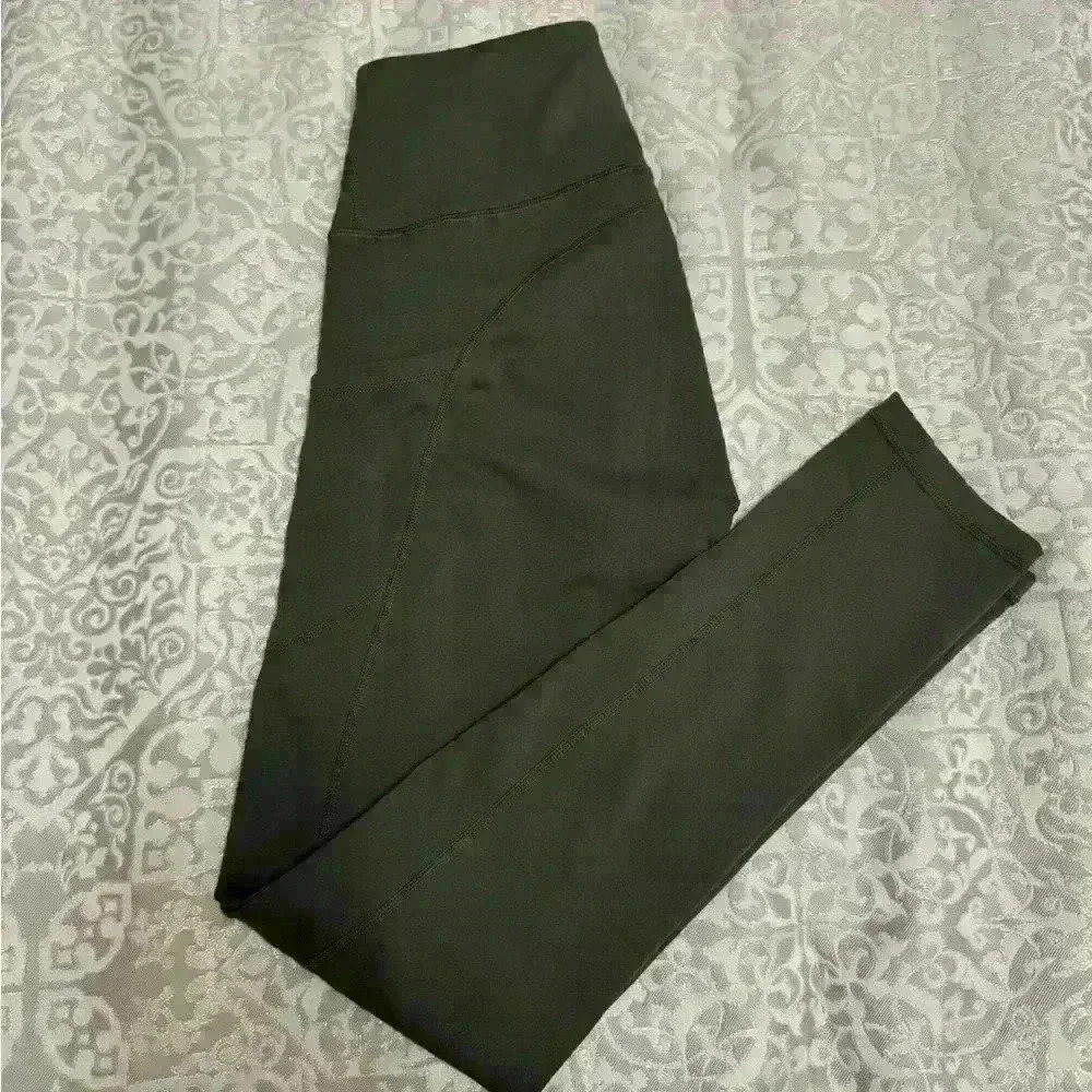Woman’s  army green leggings brand new in size small